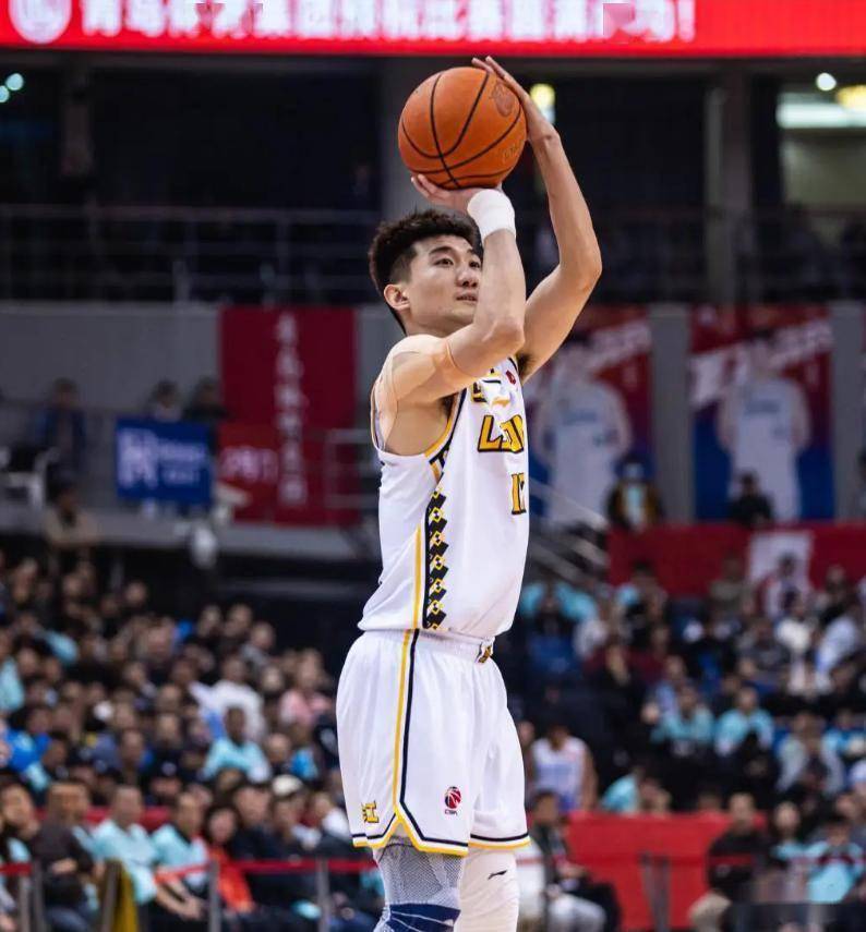 青岛队逆转辽宁队，孙铭徽点燃赛场