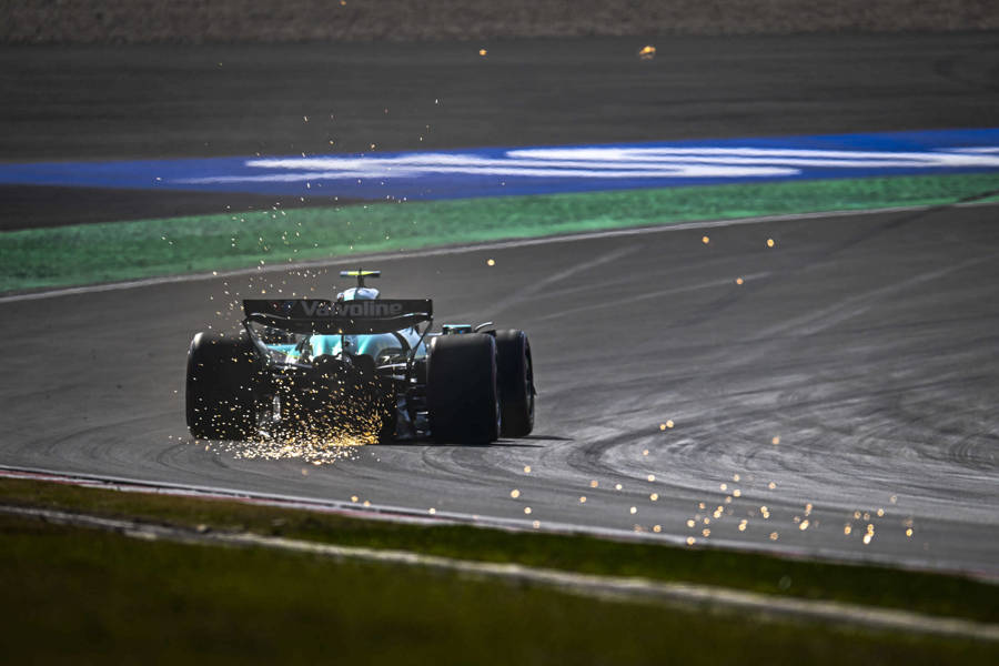 开云体育-迈凯伦横扫梅赛德斯，汉密尔顿状态火热的简单介绍