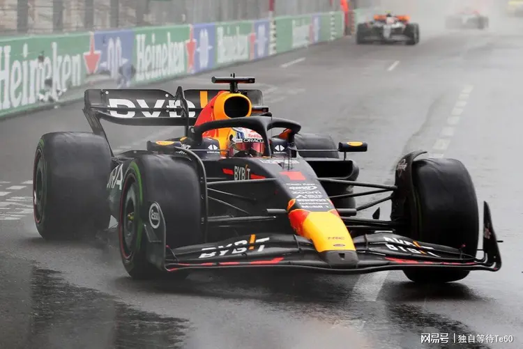 阿斯顿马丁横扫迈凯伦，佩雷兹刷新纪录