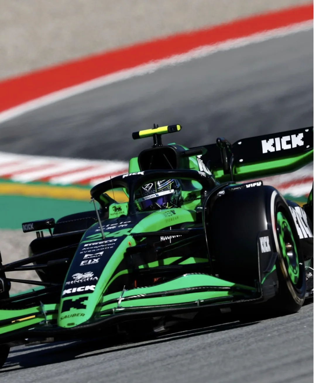 红牛二队绝杀阿斯顿马丁，周冠宇带队取胜